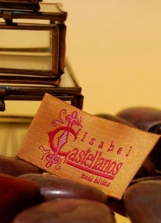 etiquetas de tela , etiquetas bordadas ,  etiquetas estampadas , cintas impresas y cintas personalizadas, ropa, etiquetas para ropa, madrid, dis