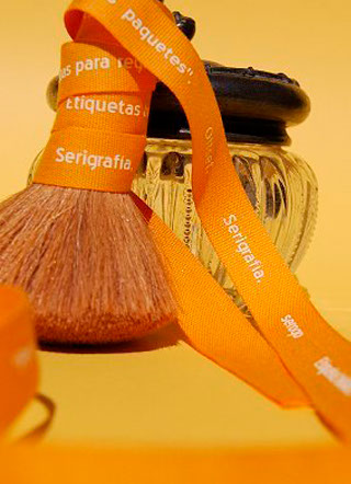 etiquetas de tela , etiquetas bordadas ,  etiquetas estampadas , cintas impresas y cintas personalizadas, ropa, etiquetas para ropa, madrid, dis