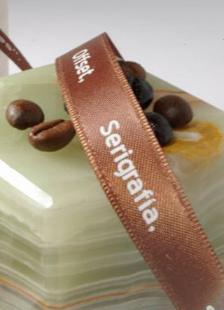 etiquetas de tela , etiquetas bordadas ,  etiquetas estampadas , cintas impresas y cintas personalizadas, ropa, etiquetas para ropa, madrid, dis