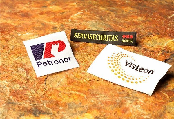 etiquetas de tela , etiquetas bordadas ,  etiquetas estampadas , cintas impresas y cintas personalizadas, ropa, etiquetas para ropa, madrid, dis