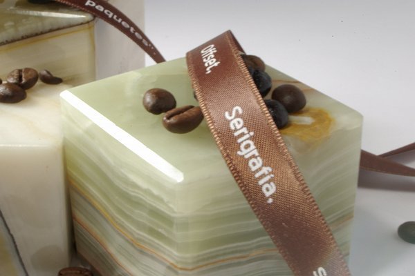 etiquetas de tela , etiquetas bordadas ,  etiquetas estampadas , cintas impresas y cintas personalizadas, ropa, etiquetas para ropa, madrid, dis