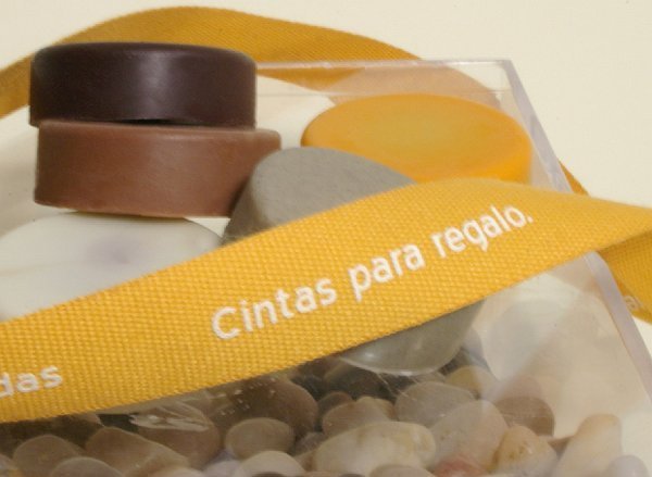 etiquetas de tela , etiquetas bordadas ,  etiquetas estampadas , cintas impresas y cintas personalizadas, ropa, etiquetas para ropa, madrid, dis